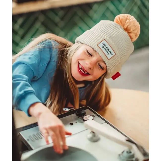 HELLO HOSSY BONNET ENFANT POMPON "BLOCK" SANDY