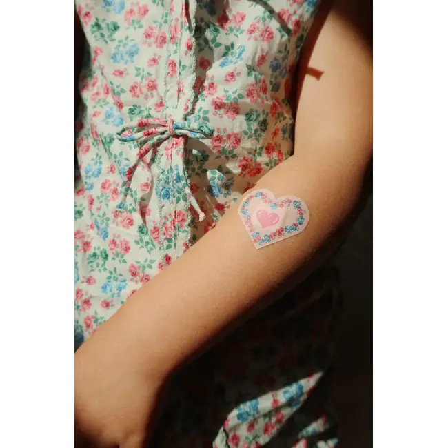 KONGES SLOJD BOITE DE 24 PANSEMENTS "KISS AND COMFORT" PINK MIX