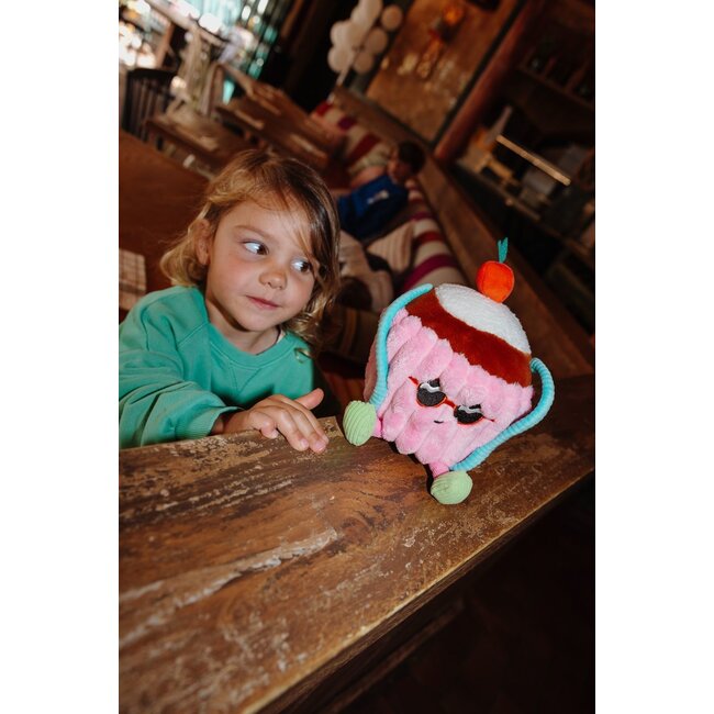 HELLO HOSSY PELUCHE CHERRY CAKE