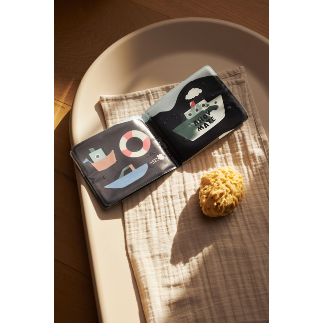 LIEWOOD LIVRE DE BAIN MAGIQUE WAYLON - SAILING SANDY