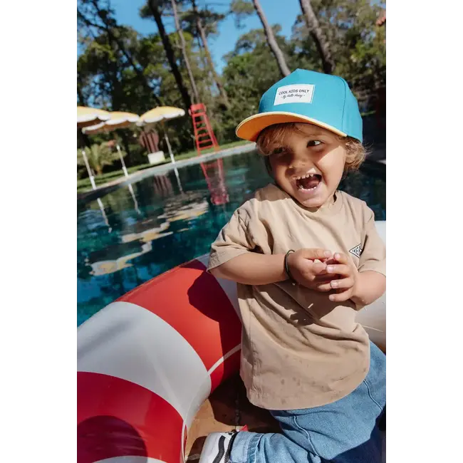 HELLO HOSSY CASQUETTE VISIÈRE COURBÉE - MINI SUNNY BLUE