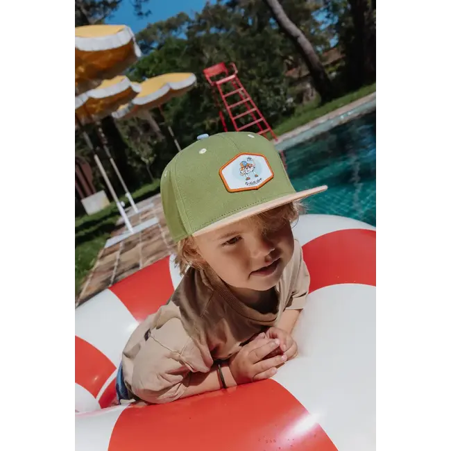 HELLO HOSSY CASQUETTE VISIÈRE PLATE - PATCH SELFIE TIME