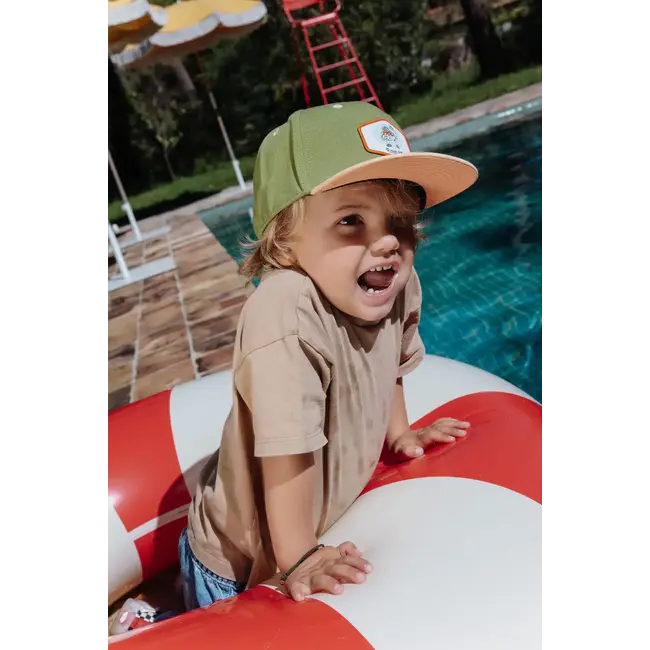 HELLO HOSSY CASQUETTE VISIÈRE PLATE - PATCH SELFIE TIME