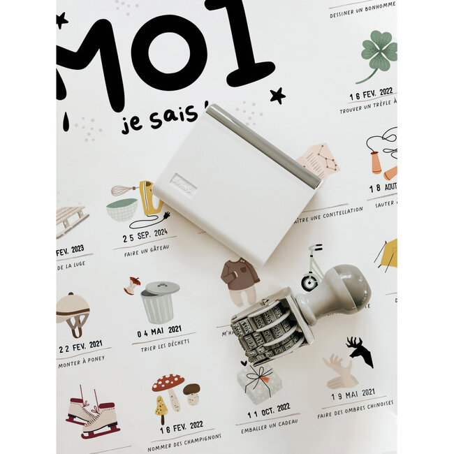 LES PETITES DATES AFFICHE "MOI JE SAIS" À TAMPONNER 40X50CM