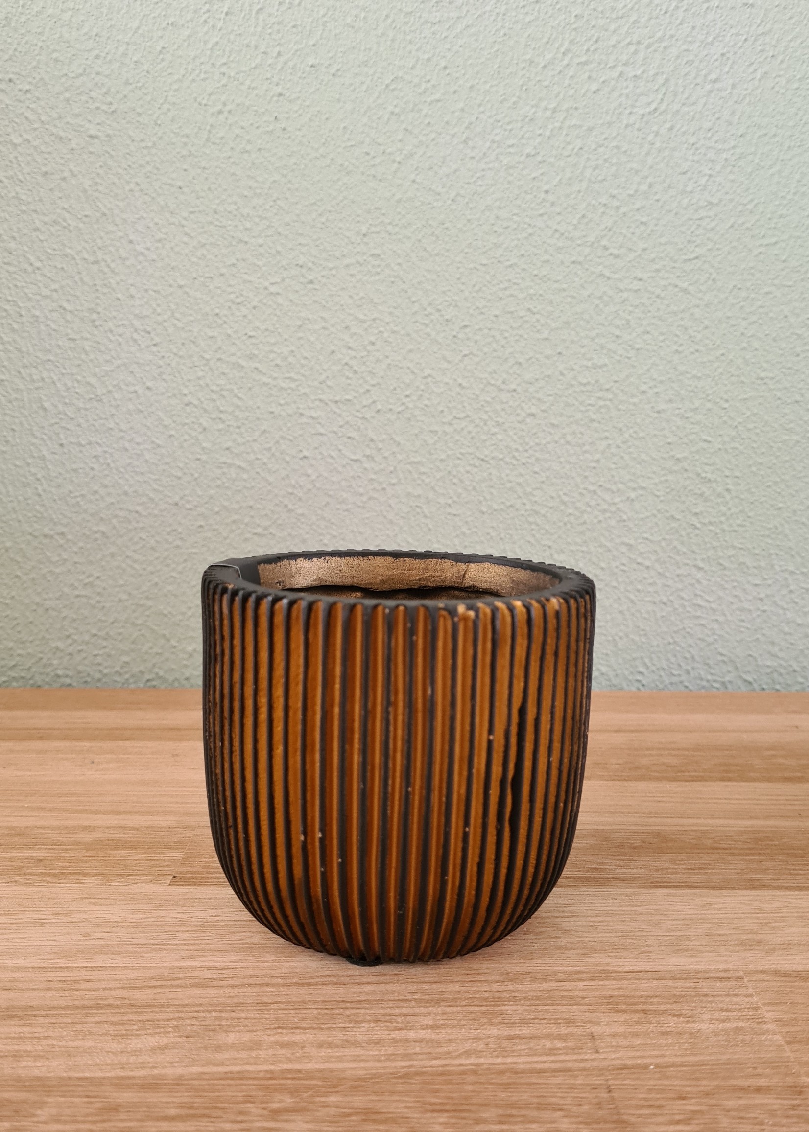 Capi Europe BV Pot bol Groove 10x9 zwart goud