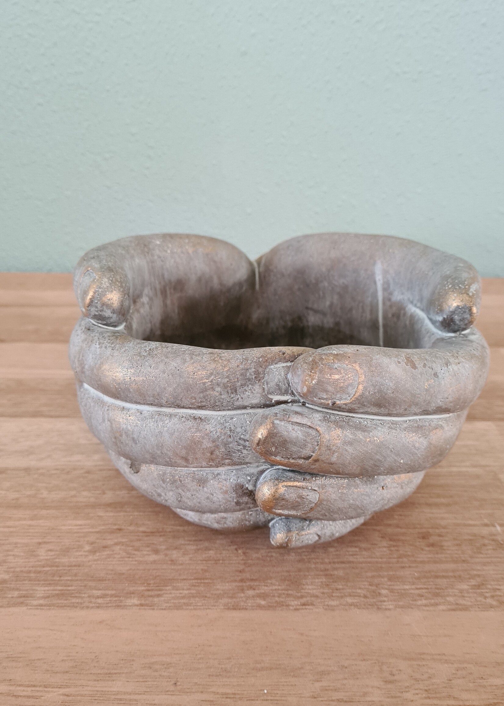 Kersten B.V. Planter Hands Concrete Gold