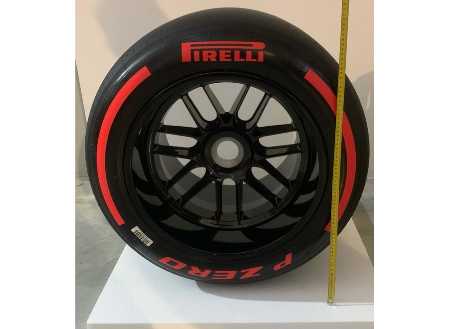 F1 Pirelli 1:1 Tyre Limited Edition