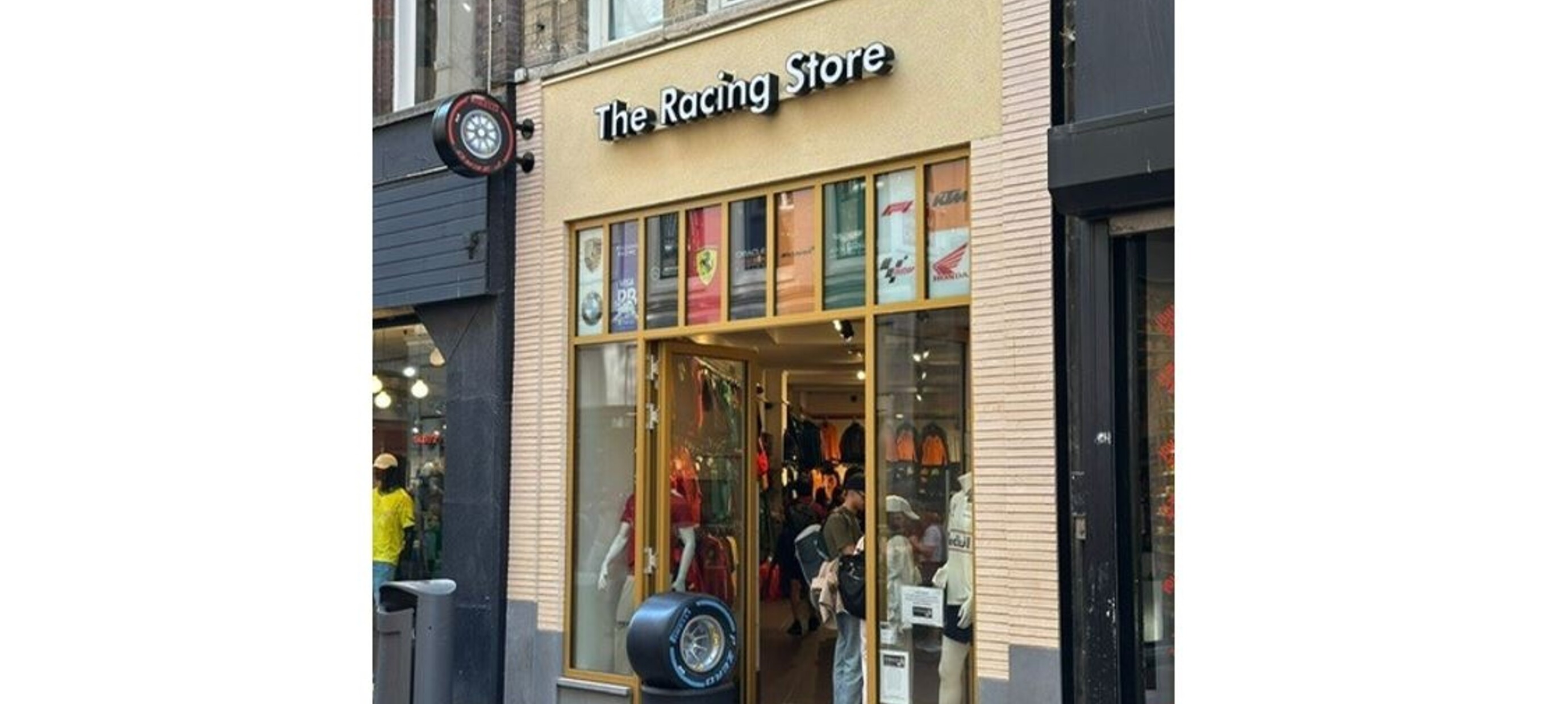 Bezoek jij de Dutch Grand Prix in Zandvoort? Sla je F1-kleding slim in bij The Racing Store Amsterdam!