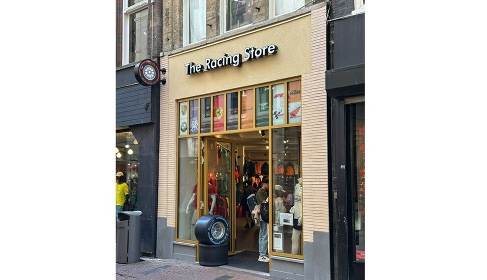 Bezoek jij de Dutch Grand Prix in Zandvoort? Sla je F1-kleding slim in bij The Racing Store Amsterdam!