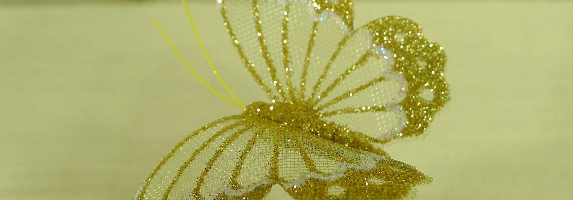 flor dec fabric butterfly 7.5 gold