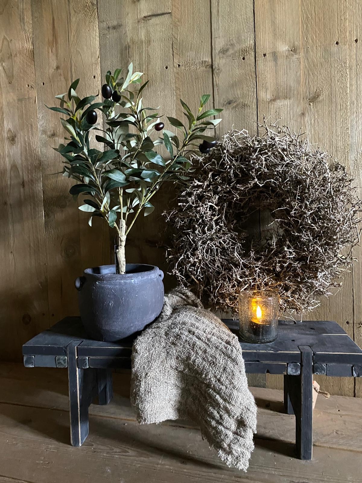 home dec  black berlin   window table 58-9