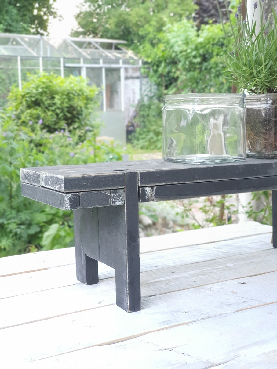 home dec  black berlin   window table 58-8