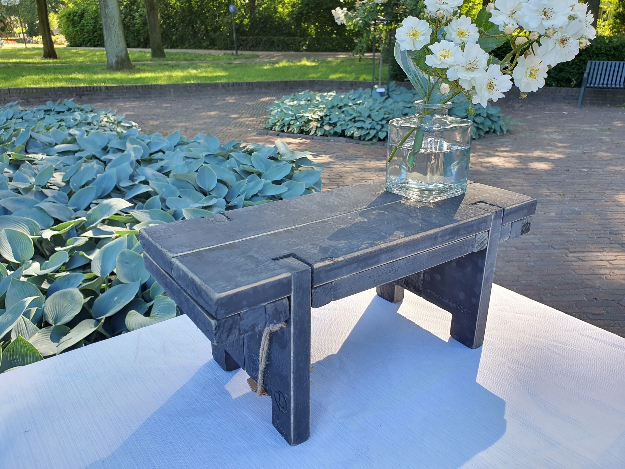 home dec  black berlin   window table 38-3