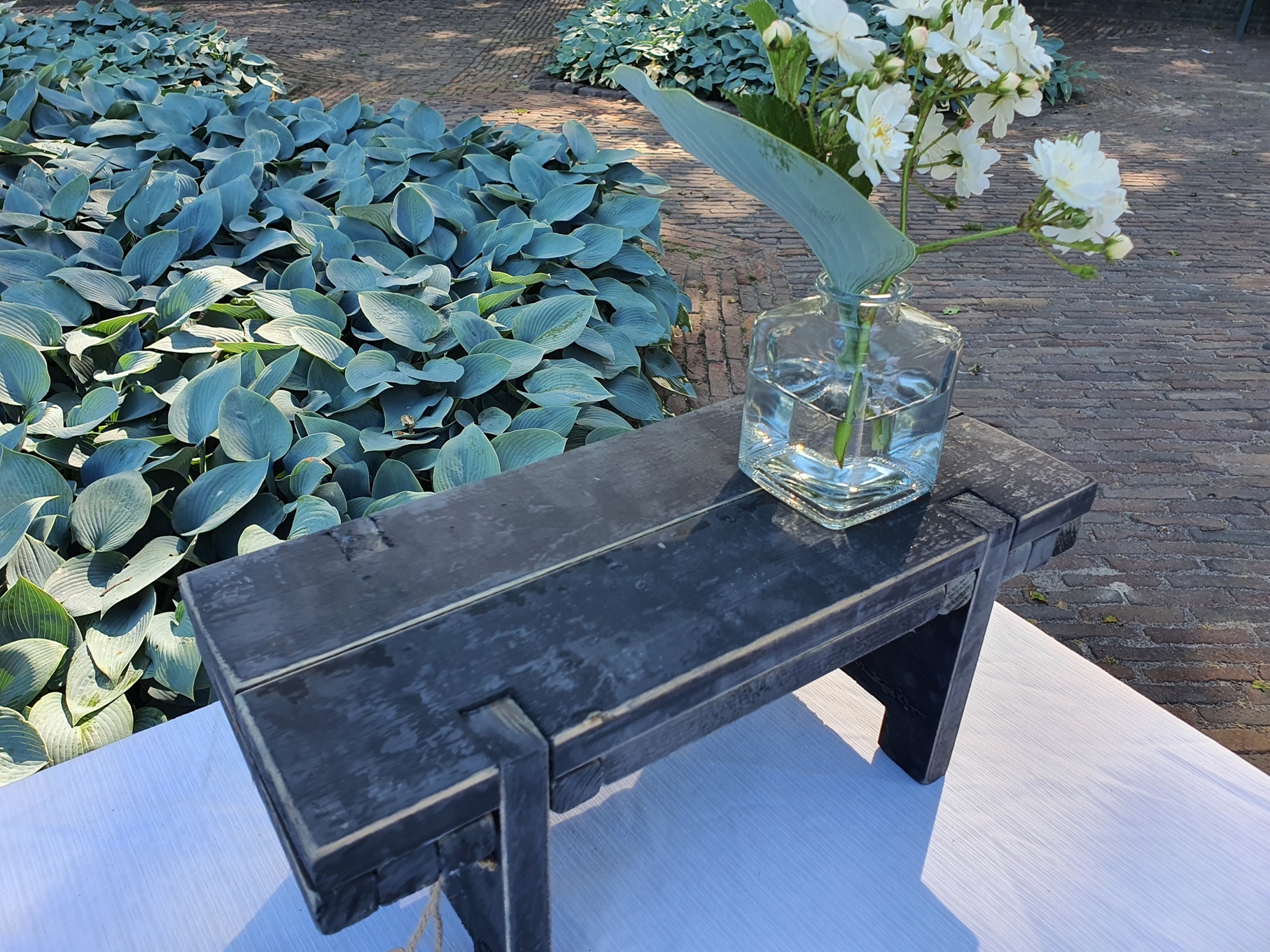 home dec  black berlin   window table 38-6