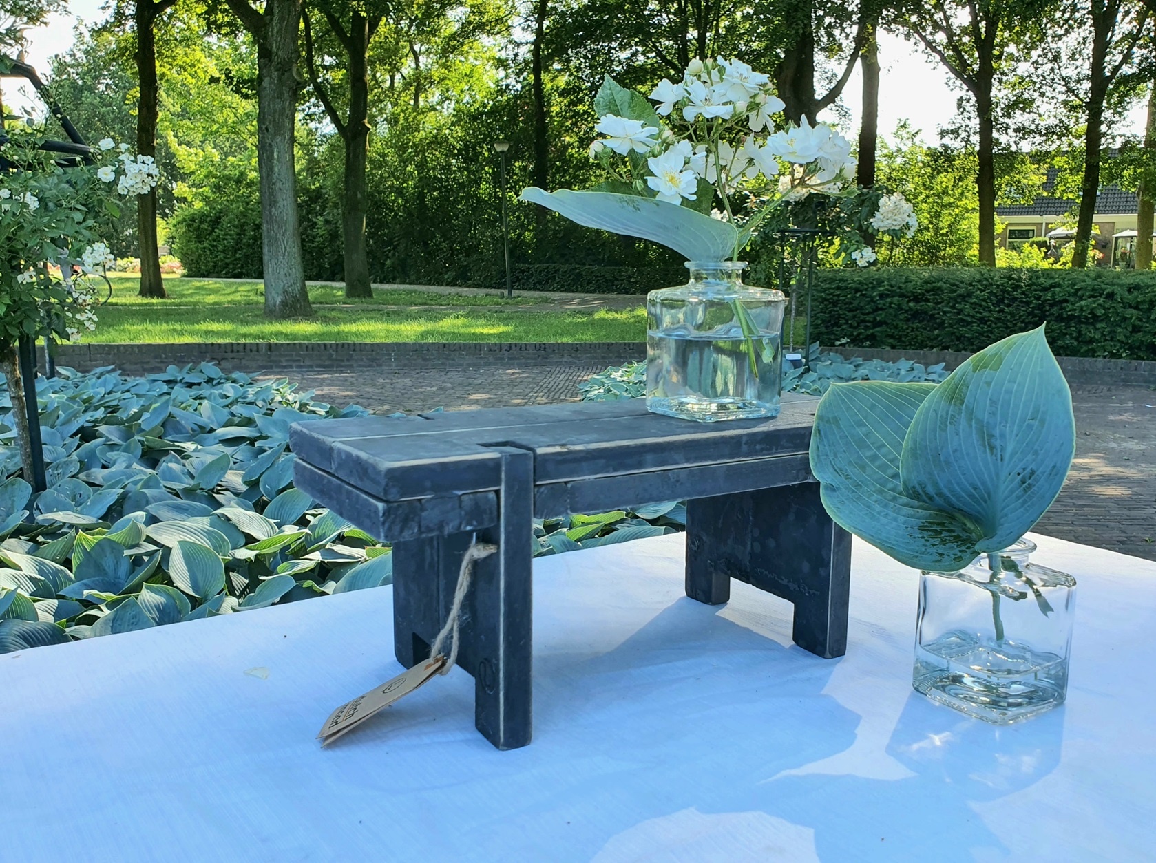 home dec  black berlin   window table 38-7