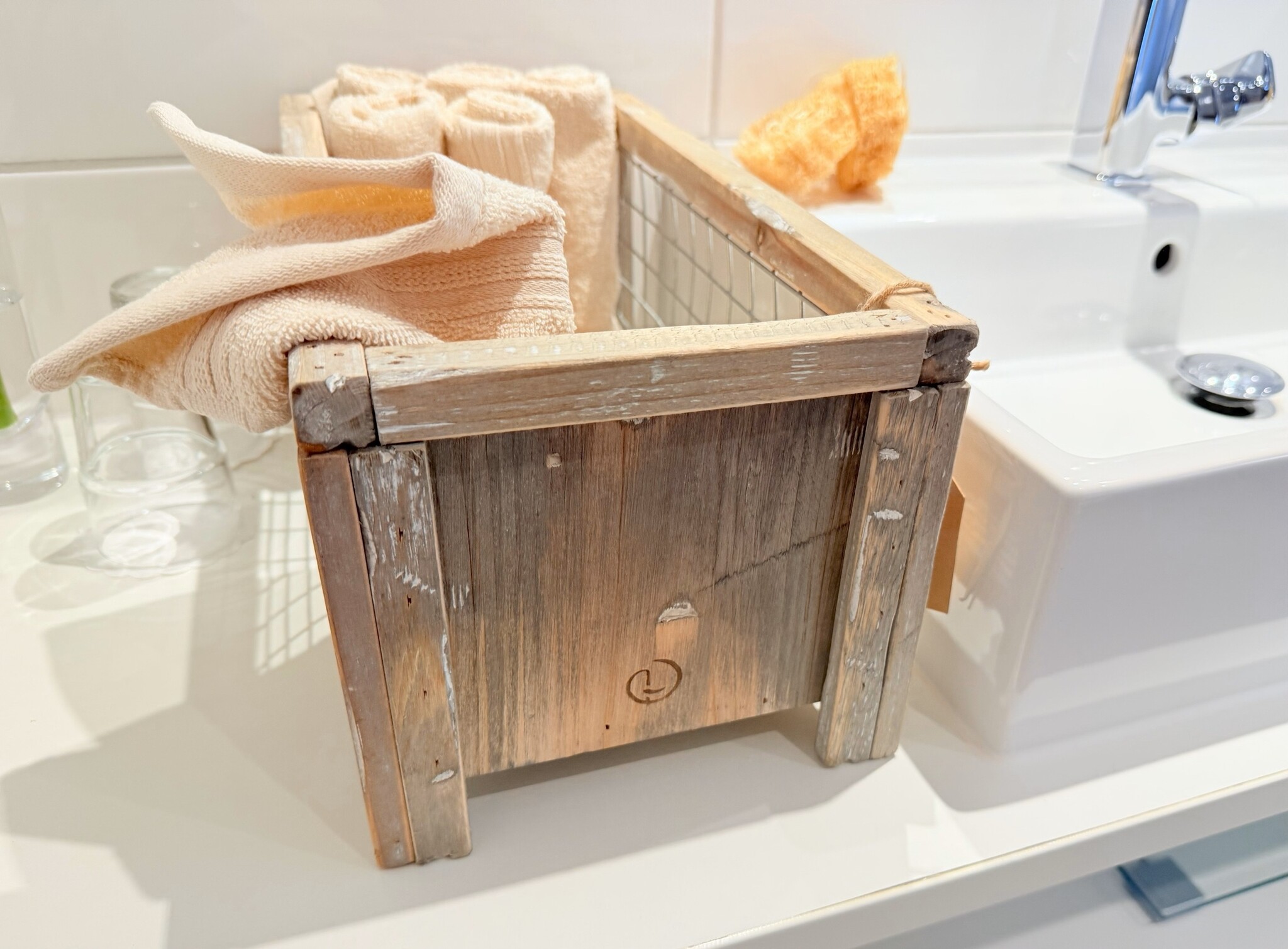 home dec old dutch bathroom side set/2-6