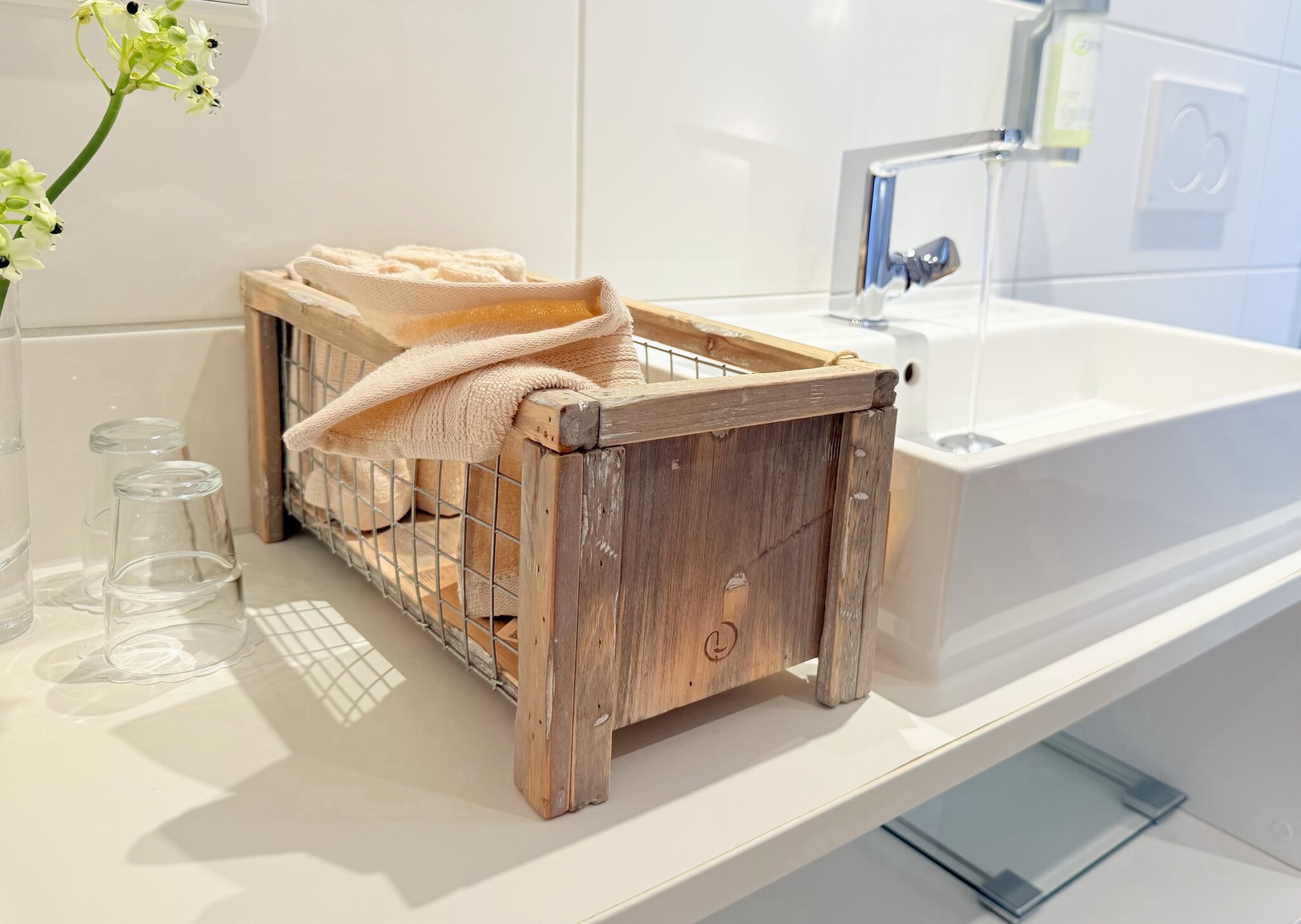 home dec old dutch bathroom side set/2-7