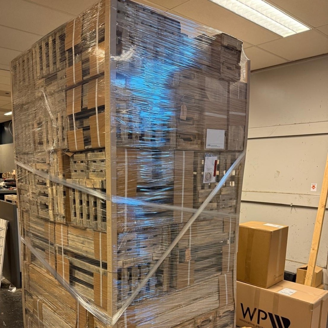 pallet verzending pindapinda importeur van houten woonaccessoires