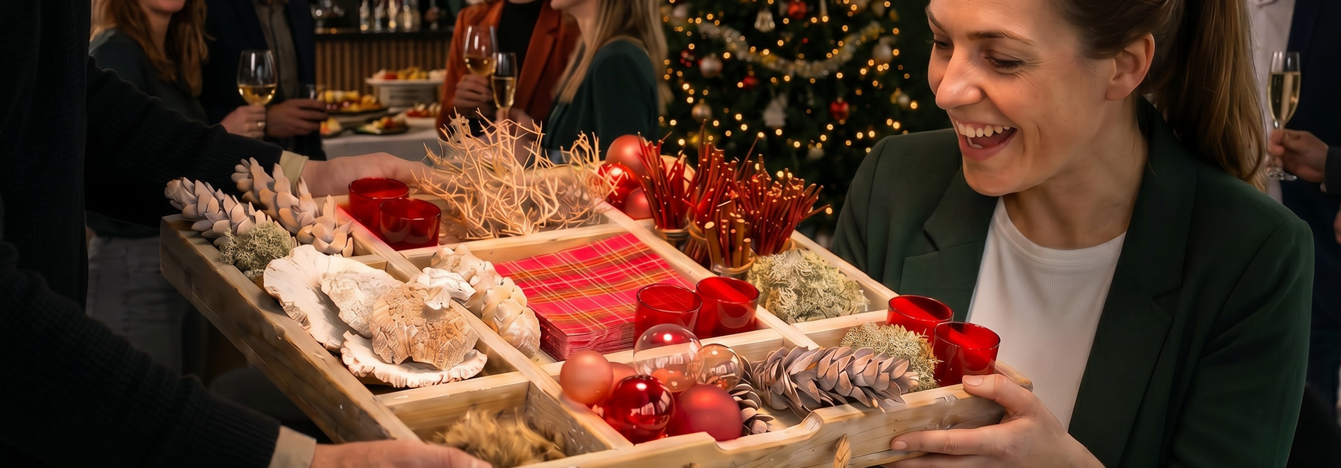Kerstpakketten met houten trays en planken | groothandel Dutch Mood