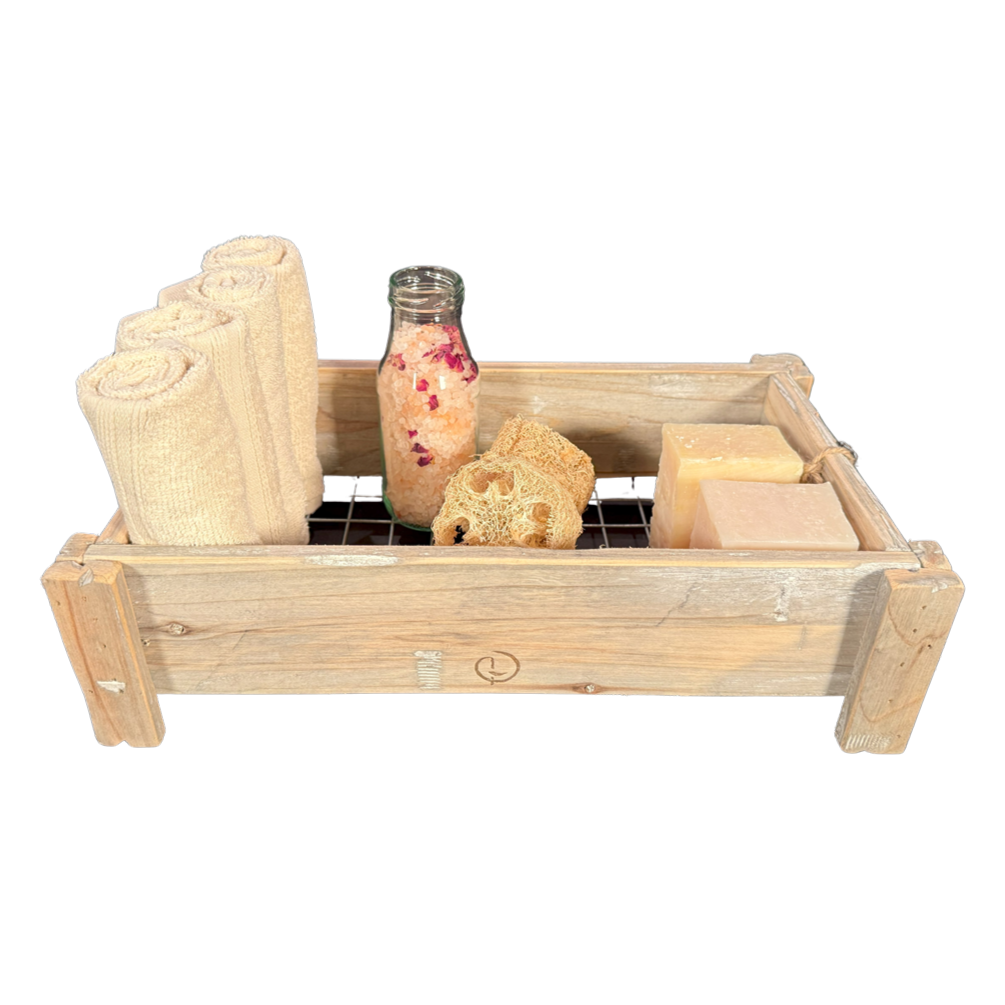houten mandje van oud verweerd hout met een bodem van gaas Dutch Mood.