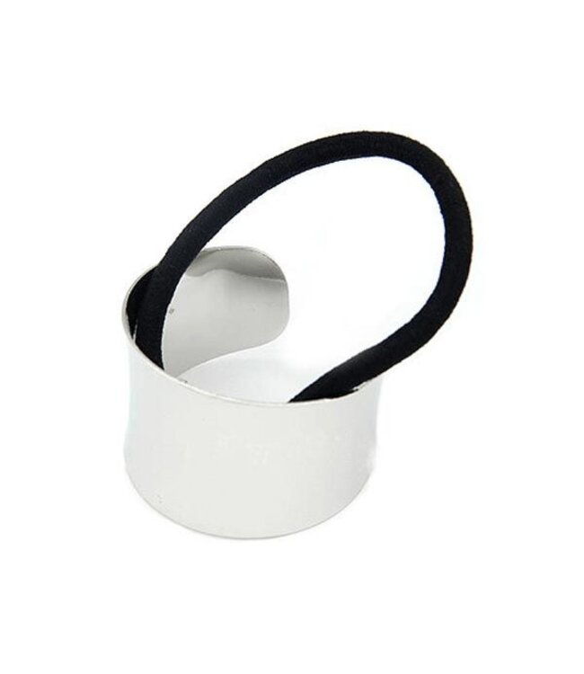 Haircuff zilverkleurig met een zwart haarelastiek