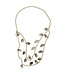 Haarketting goudkleurig in model bladeren