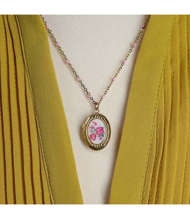 Ketting medaillon goudkleurig bloemen Urban Hippies