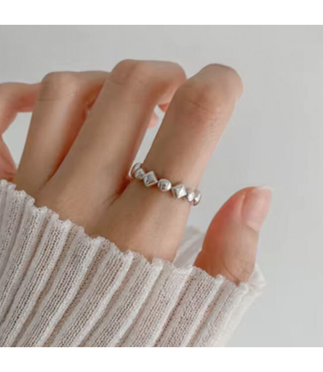 Ring zilverkleurig ruiten en cirkels