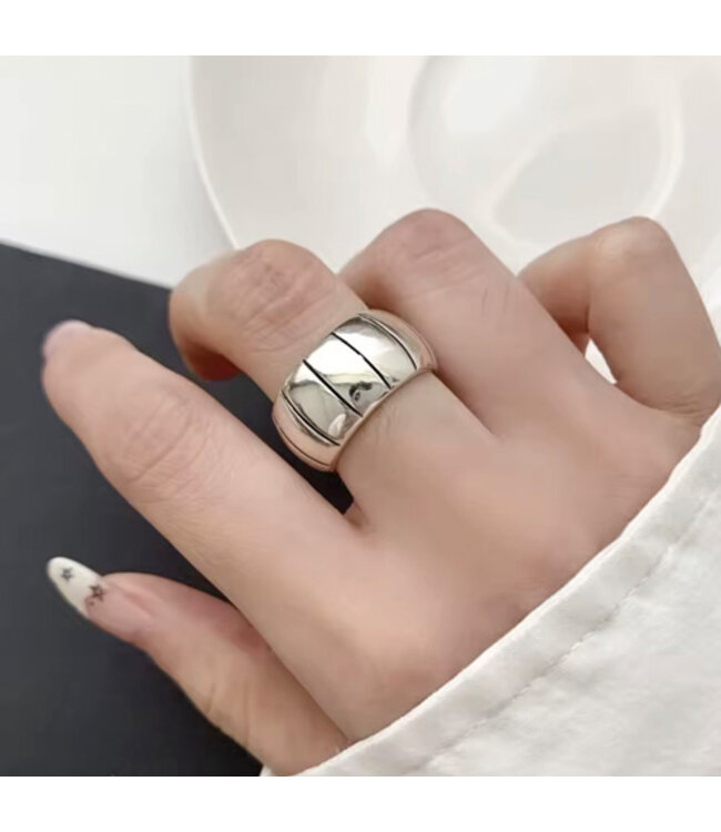 Ring zilverkleurig breed strepen