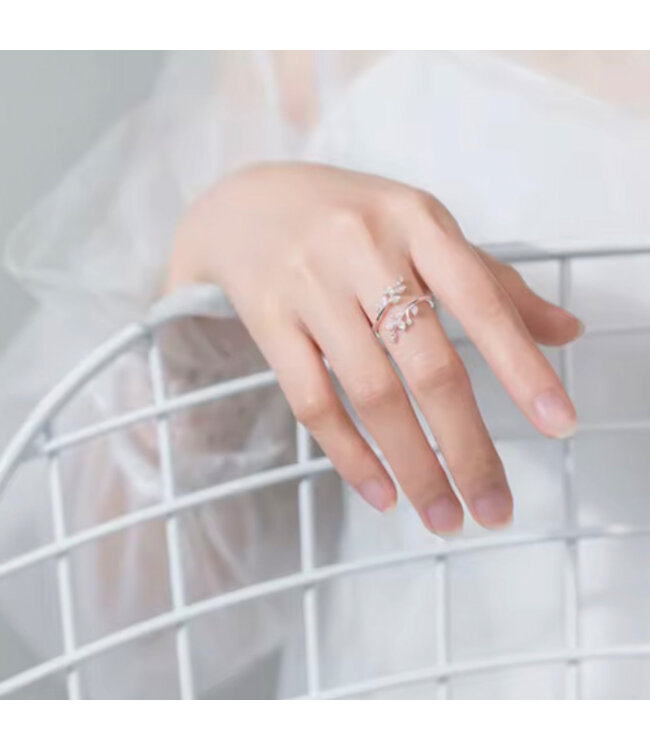 Ring zilverkleurig blaadjes