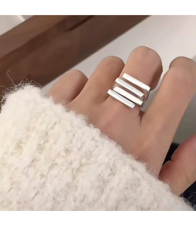 Ring zilverkleurig strepen