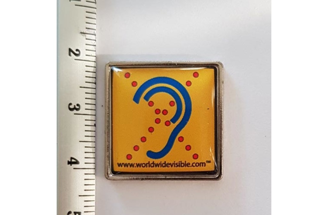 Limited Hearing Pin mit Magnetverschluss