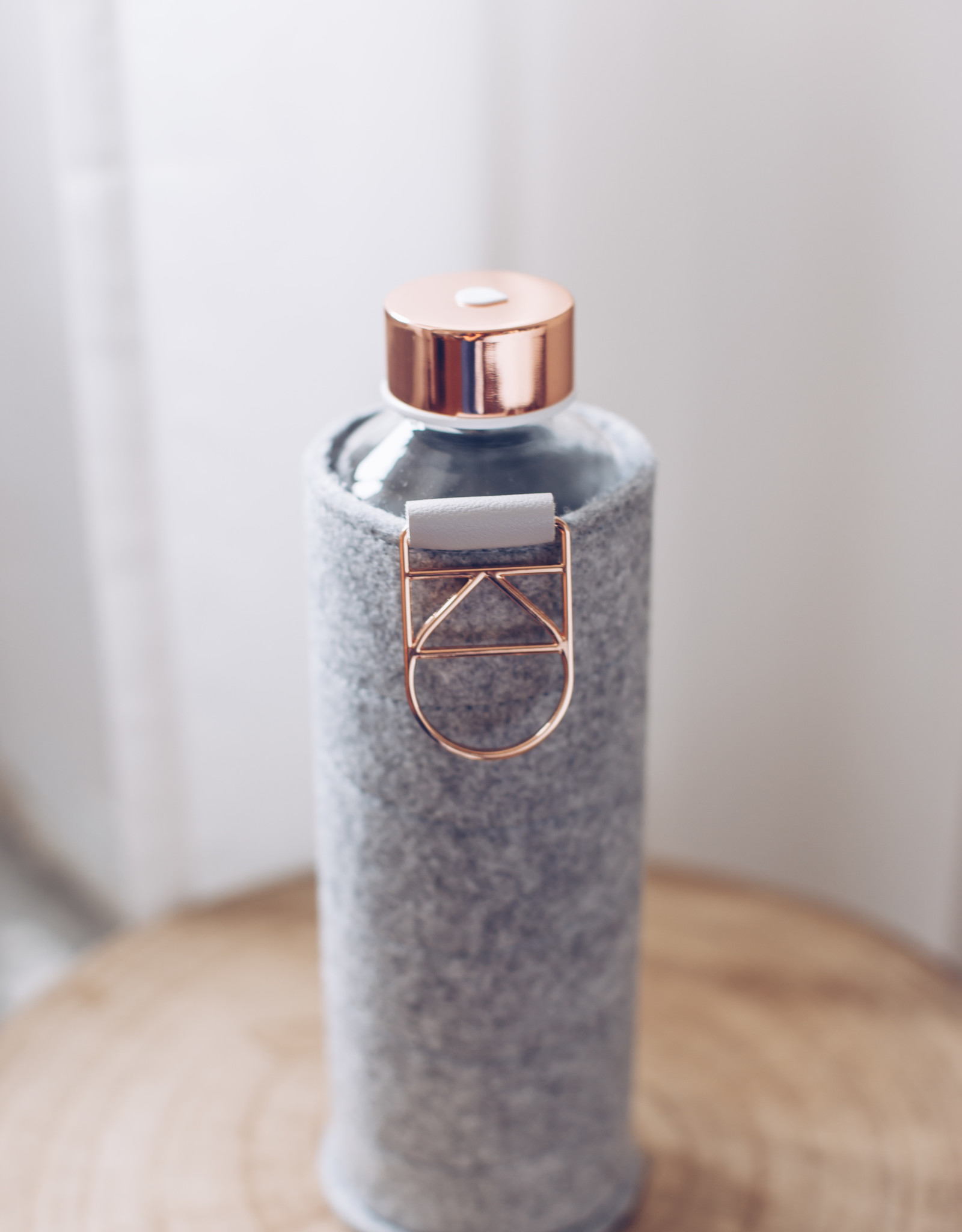 Equa Glazen drinkfles met cover - Rose gold 750 ml