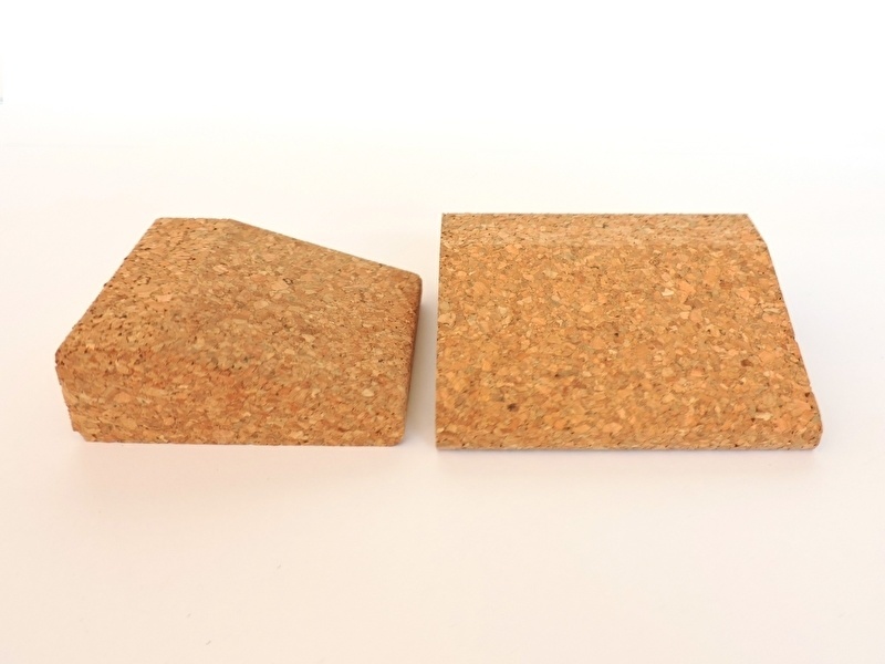 Yogablock WEDGE, Keilform aus Kork für Yoga - 100 x 90 x 30 mm