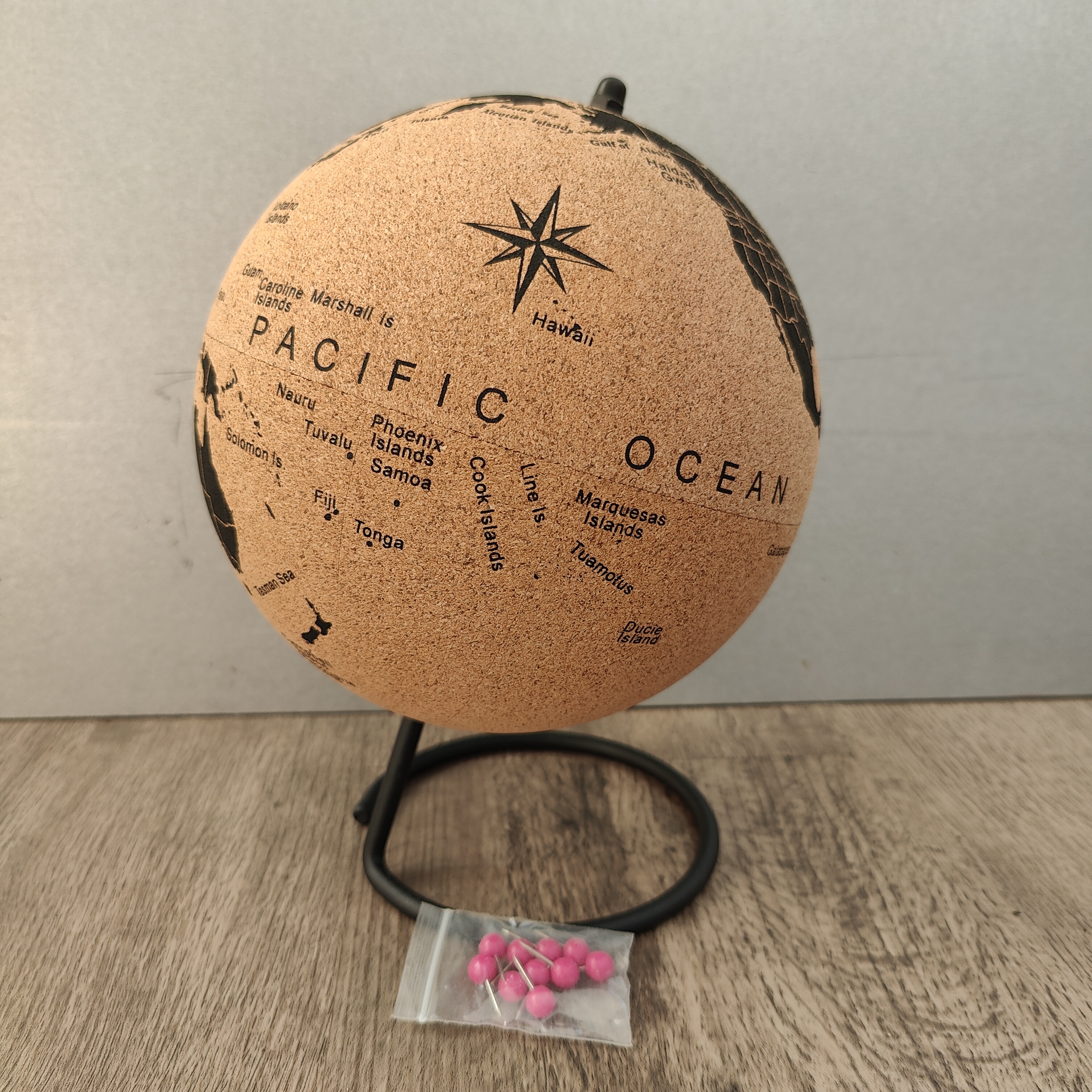 Kork Globus mit Text - Durchmesser 20 cm.