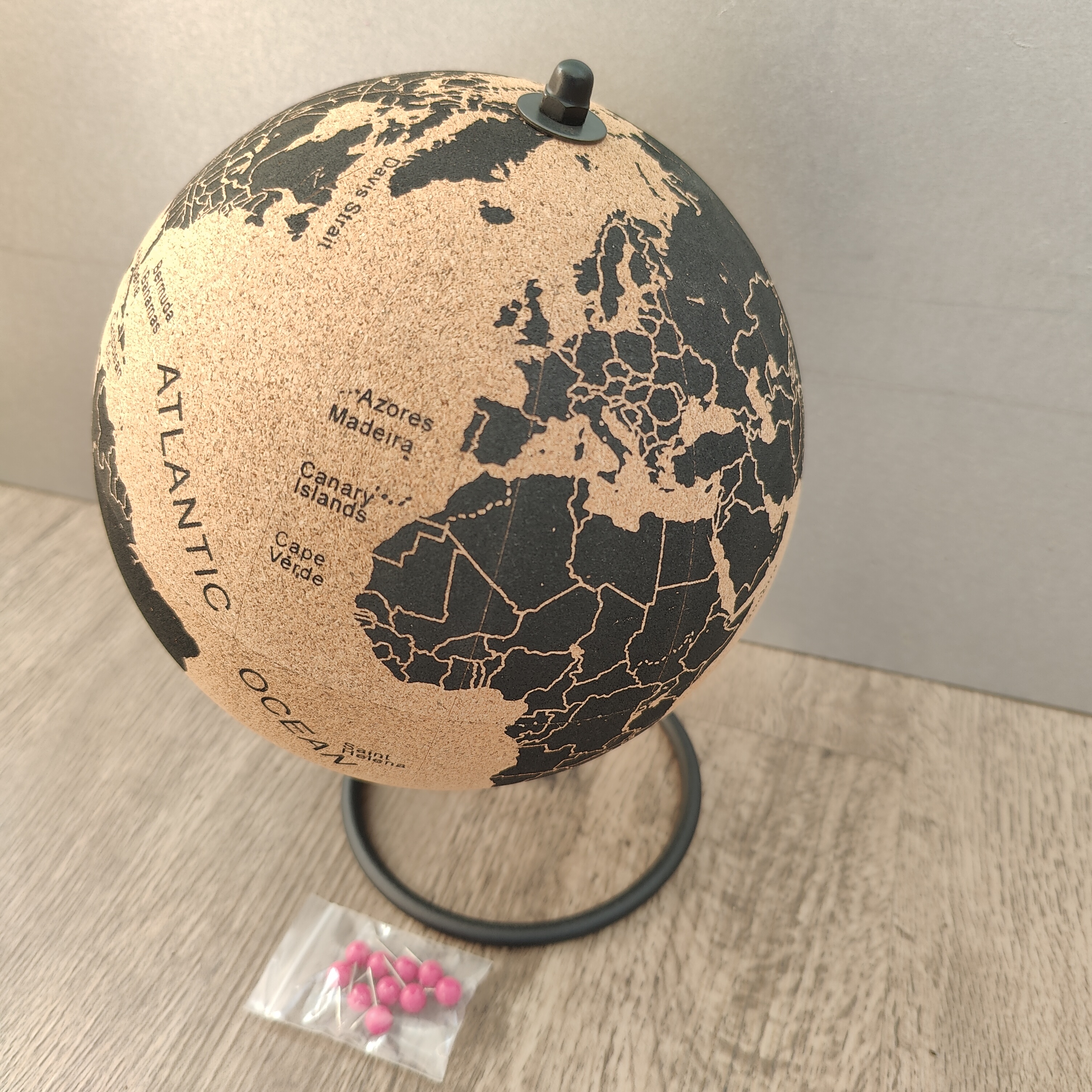 Kork Globus mit Text - Durchmesser 20 cm.