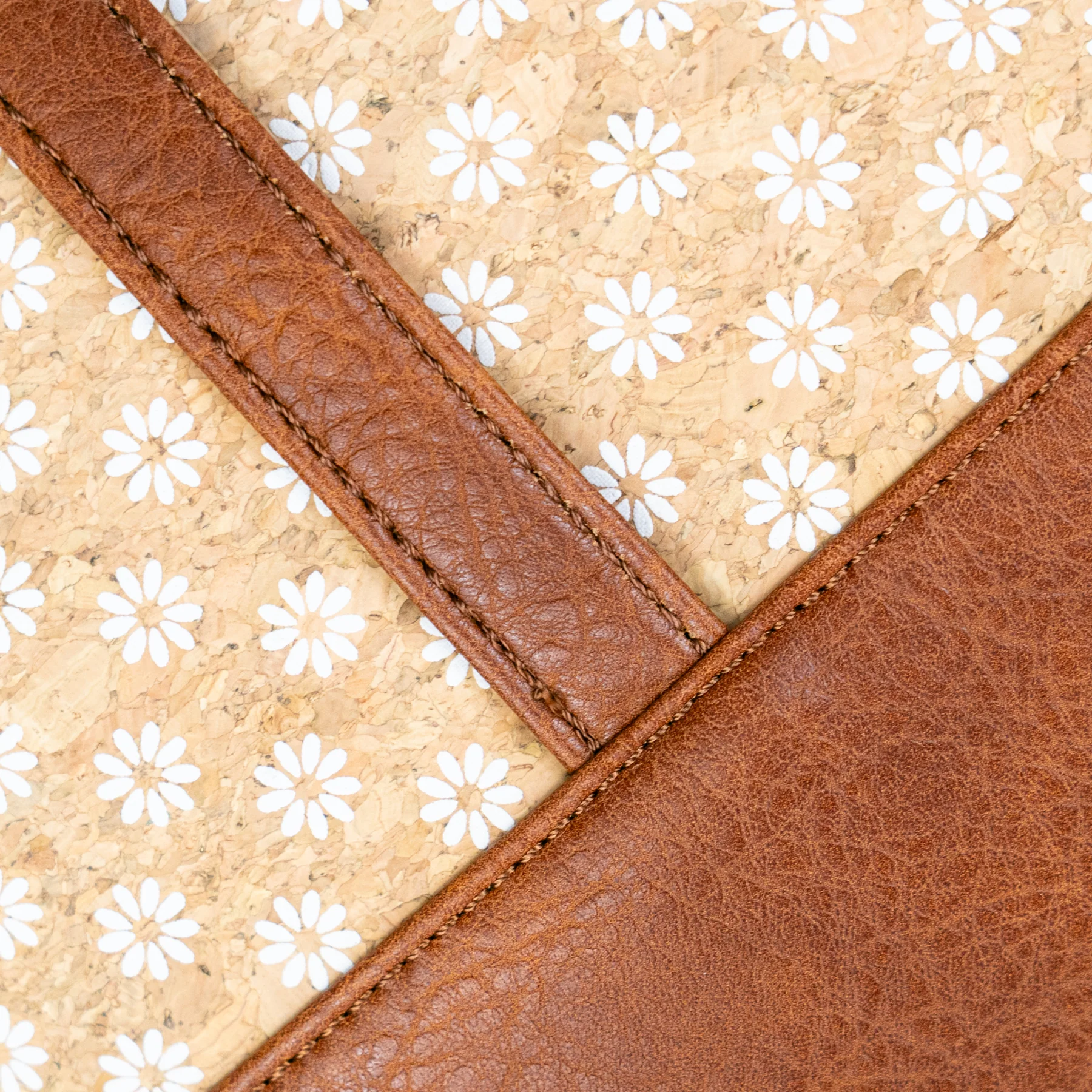 Handtasche – Kork & Leder – Gänseblümchen