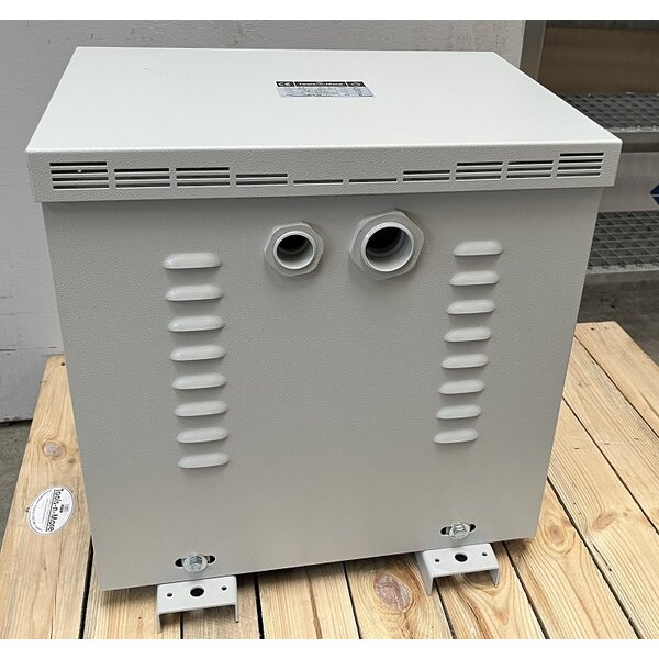 Transformator / Spaartransformator 3x230V IN naar 3x400V+N UIT - in kast IP23 - 31,5 kVA (Omkeerbaar)