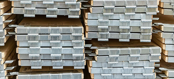 Sztaplowane nadstawy paletowe drewniane - nośniki logistyczne wielokrotnego użytku