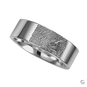 RF 03.6 Ring glänzend mit Fingerabdruck
