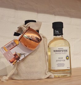 Hopjenver in een jasje met mule