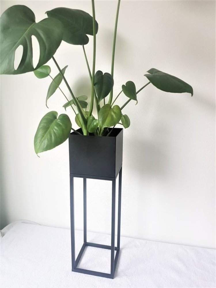 Relaxwonen Relaxwonen - Bloempot - Metaal - Bloemen - Plantenpot - Voor Binnen - Zwart - 70 cm Relaxwonen Relaxwonen - Bloempot - Metaal - Bloemen - Plantenpot - Voor Binnen - Zwart - 70 cm