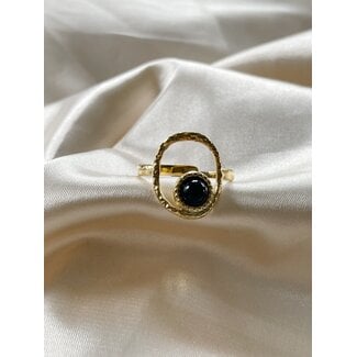 'LUCIA' BLACK STONE RING GOLD- STAINLESS STEEL (VERSTELBAAR)