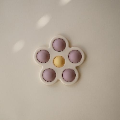 Mushie Press-Toy Flower Soft Lilac Daffodil Ivory | sensorisch speelgoed-3