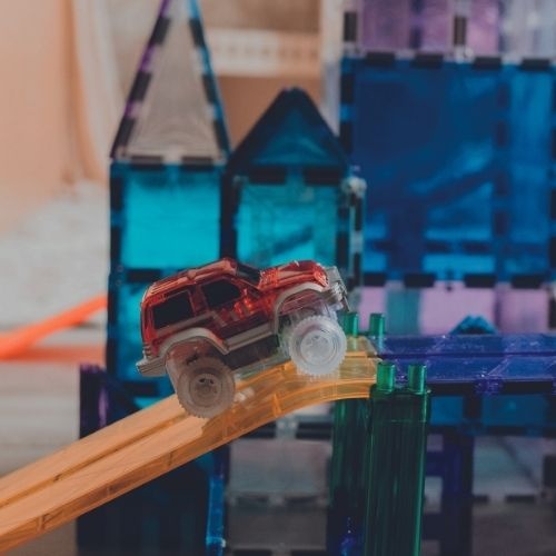 Cleverclixx en Connetix magna tiles ball run race track