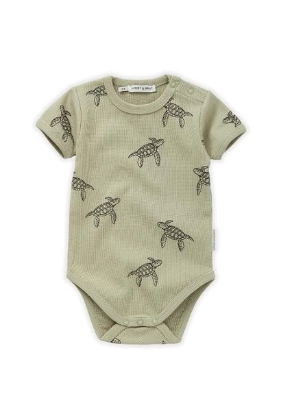 Sproet & Sprout romper turtle print aloe vera | body