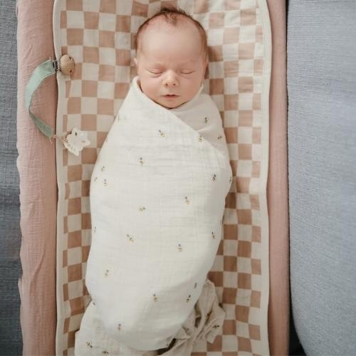 Mushie swaddle bees | hydrofiele doek-2