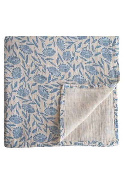 Mushie swaddle blue flowers | hydrofiele doek