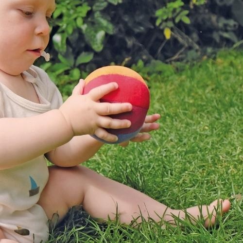 Grimm's rammelaar stoffen regenboog bal | speelgoed-2