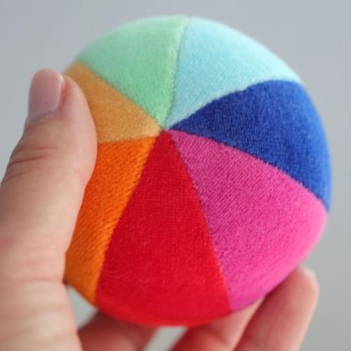Grimm's rammelaar stoffen regenboog bal | speelgoed-3